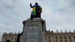 Manifestation contre la réforme des retraites à Nancy : des manifestants escaladent la statue de Stanislas