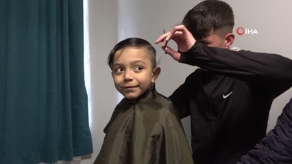Lise öğrencilerinden depremzedelere saç bakım hizmeti
