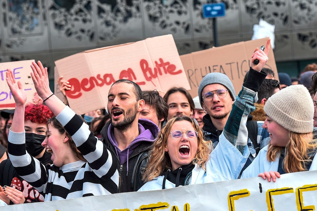 Proteste gegen Rentenreform lähmen öffentliches Leben in Frankreich