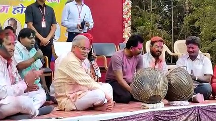 सीएम भूपेश बघेल ने गाया फाग गीत, कोसर में विधायक जुनेजा व उपाध्याय