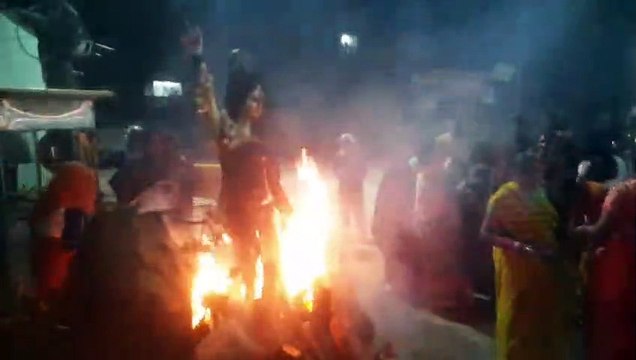 #holi : एक हजार से अधिक स्थानों पर हुआ होलिका दहन, देखें वीडियो