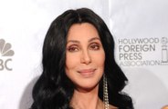 Cher recluta a su joven novio, Alexander Edwards, para su regreso musical