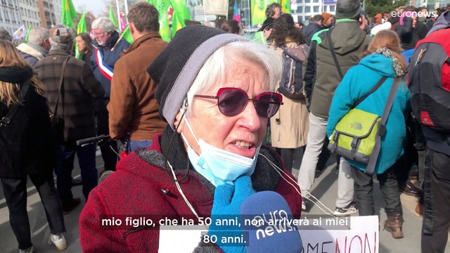 Francia, ancora in piazza contro la riforma delle pensioni