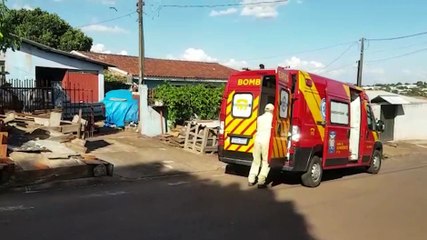 Скачать видео: Idosa machuca o braço ao sofrer queda no Bairro Interlagos