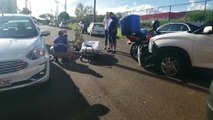 Entregador fica ferido ao se envolver em acidente