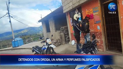 Dentienen a sujetos con droga y perfumes falsificados en Carchi