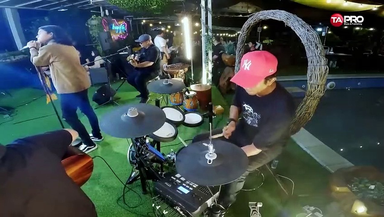 Maulana Ardiansyah - Berbeza Kasta (Live Ska Reggae)