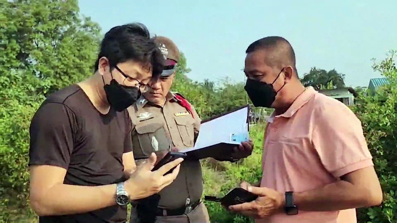 ระทึกเช้านี้ "เครื่องบินเล็กตก" กลางบ่อกุ้งที่ส...