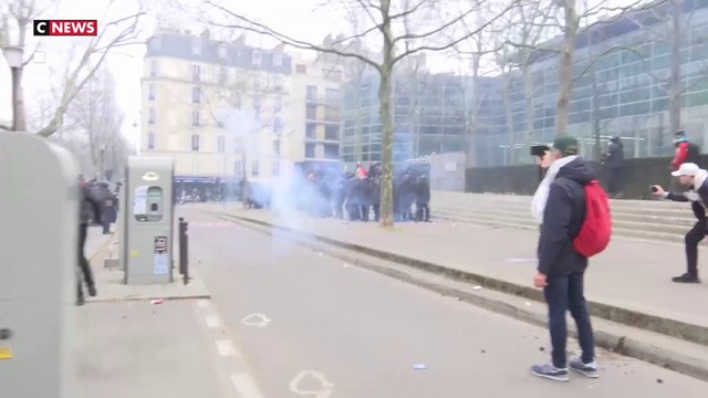 Paris : des violences ont éclaté en marge de la manifestation du 7 mars