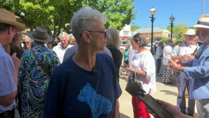 Statue celebrate women’s rights advocate Louisa Lawson