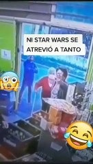 Abuelitas luchan con bastones