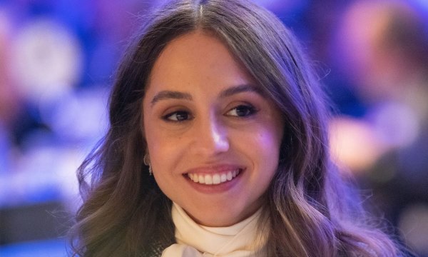 ماذا أهدت الأميرة إيمان ضيوفها في حفلة الحناء؟