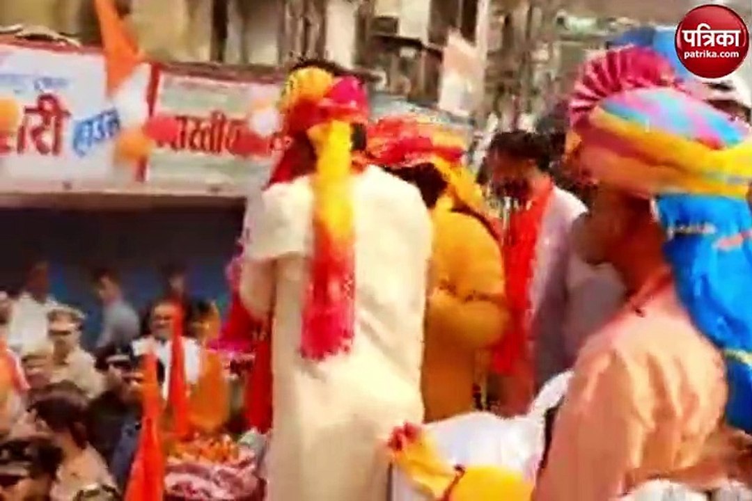 वीडियो: सीएम योगी ने उतारी भगवान नरसिंह की आरती, जमकर खेली होली