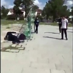 KKTC Cumhurbaşkanı Ersin Tatar, topa kafa atmaya çalışırken yere düştü