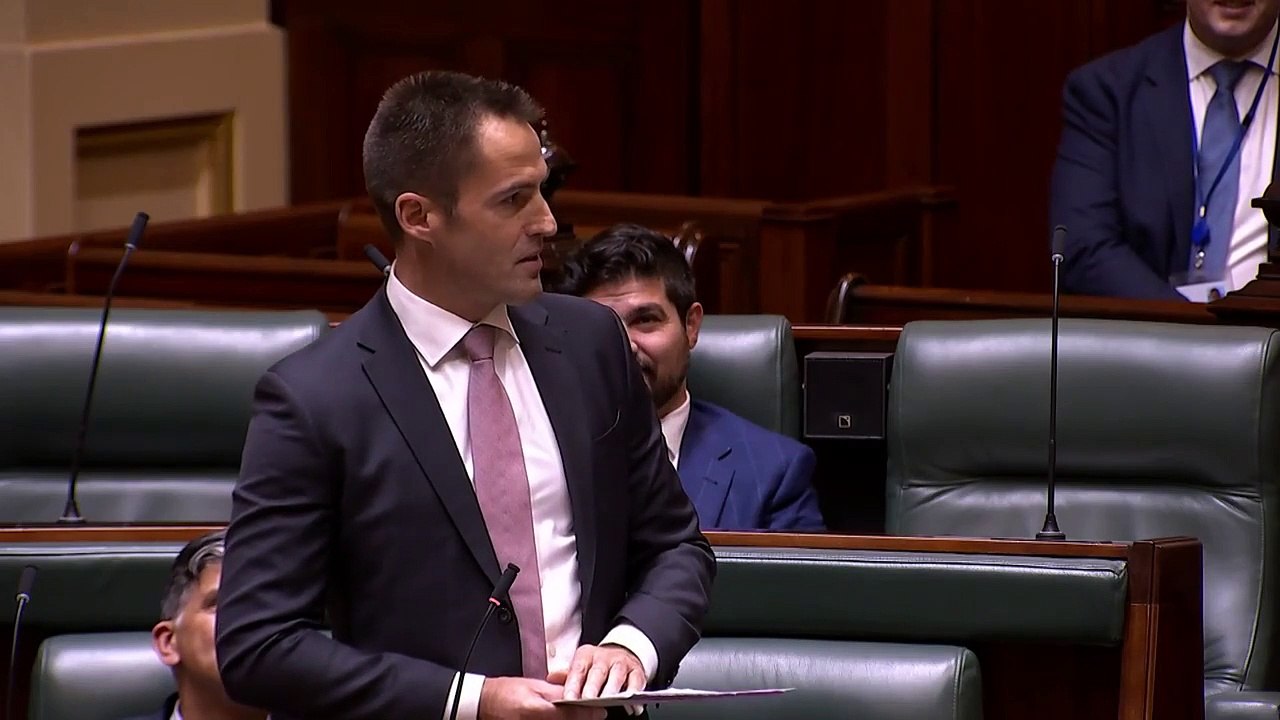 Parlamentar australiano propõe casamento no plenário