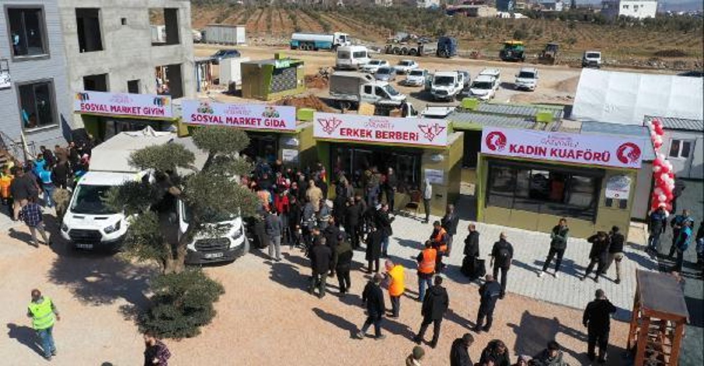 KENDİ EVİ VE İŞ YERİ DE YIKILAN KUAFÖR GÜLSÜM'DEN DEPREMZEDELERE ÜCRETSİZ HİZMET