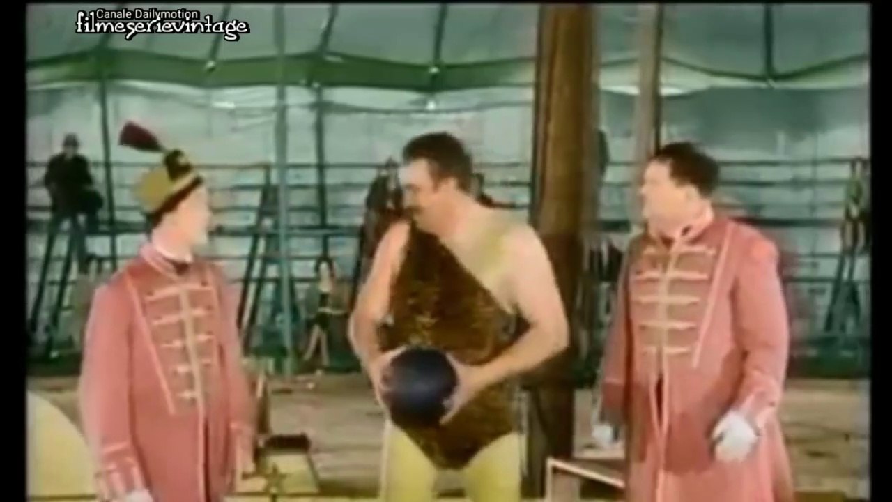 STANLIO E OLLIO a colori IL CIRCO È FALLITO in italiano Stan Laurel e Oliver Hardy /
