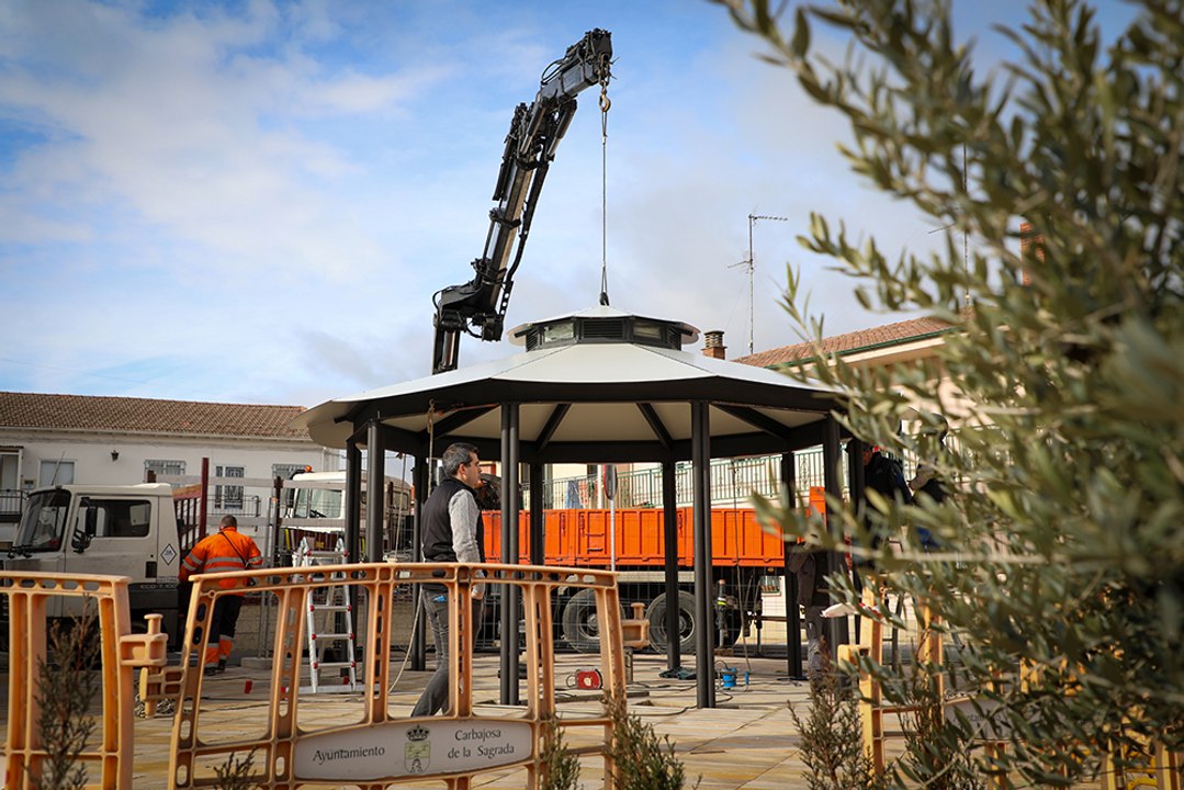 La instalación de una pérgola pone fin a las actuaciones en la nueva plaza La Cilla