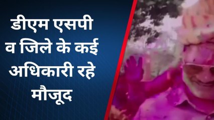 बहराइच: डीएम आवास पर खेली गई फूल व गुलाल की होली