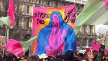 Milano, manifestazione 8 marzo festa della donna: il corteo attraversa la città