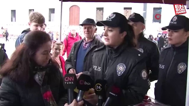 Eminönü’nde kadınlara 'KADES' uygulaması tanıtıldı