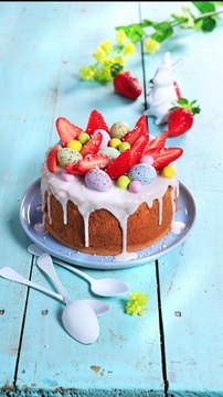 CUISINE ACTUELLE - Chiffon cake aux fraises de Pâques