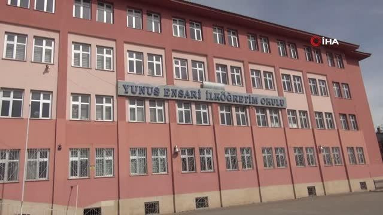 Ahlat'taki bir okul deprem tedbirleri çerçevesinde boşaltıldı