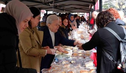 Depremzedeler yararına yardım kampanyası düzenlendi, vatandaşlar akın etti