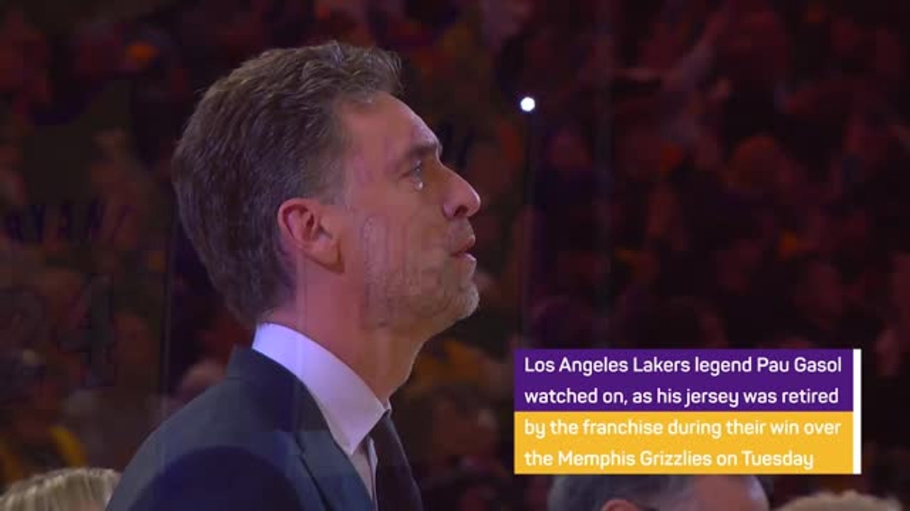 Gasol brought to tears as Lakers retire jersey