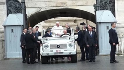 El papa aplaude a "todas las mujeres" por crear  "una sociedad más humana"