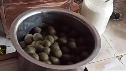 विशेष: होली के पर्व पर भांग की दुकानों पर उमड़ी लोगों की भीड़