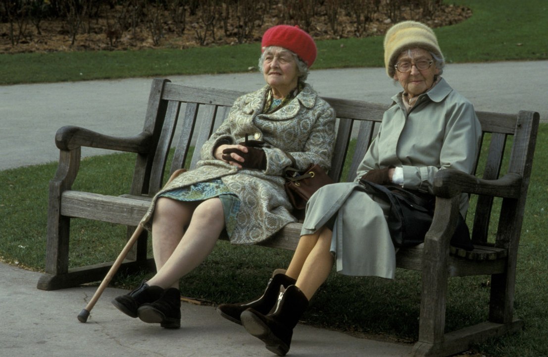Frequent socialising is the key to a longer life, study finds