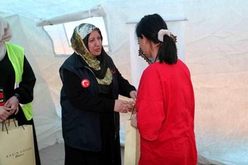 Deprem bölgesinin kadınları 8 Mart'ta unutulmadı