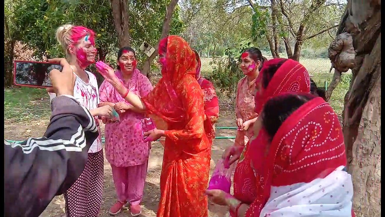 होली के रंग,अपनों के संग...हर तरफ  बरसता रहा रंगों को प्यार