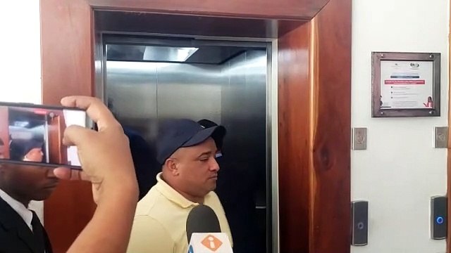 El Ministro acaba de llegar para la reunión del Comité Nacional de Salarios