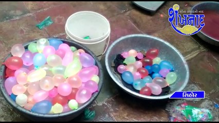 સિહોર ના અલગ અલગ વિસ્તારો મા નાના બાળકો અને યુવાનો એ ધુળેટી પવૅ ની ઉજવણી કરી હતી.....