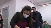 Başkentte yurtlarda kalan depremzede kadınlara saç ve cilt bakımı