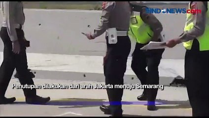 Скачать видео: Polisi Olah TKP Kecelakaan Beruntun, Tol Brebes Tutup Sementara