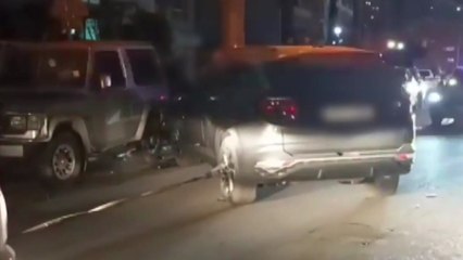 경북 칠곡에서 SUV가 주차된 차 4대 들이받고 뺑소니 / YTN