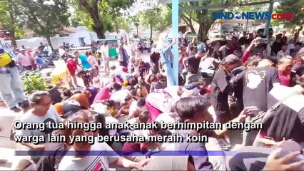 Rela Berdesakan, Warga Cirebon Berebut Koin Tawurji
