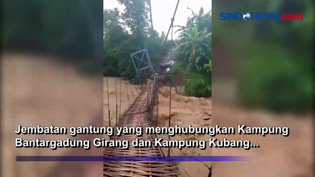 Ngeri, Detik-detik Jembatan Gantung di Sukabumi Hanyut Terbawa Arus Sungai
