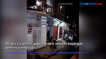 Descargar video: Terekam CCTV Aksi Curanmor Gagal karena Ketahuan di Cilincing