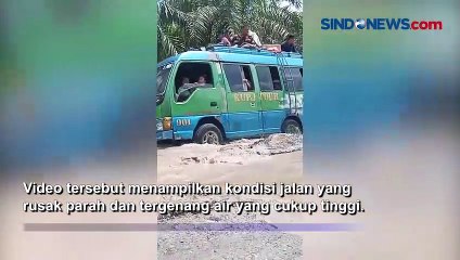 Jalan Rusak Parah di Labuhanbatu Utara, Seorang Penumpang Terjatuh dari Mobil
