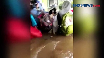 Download Video: Hujan Deras di Jakarta Selatan, Tembok Madrasah Roboh