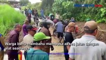 Usai Banjir Bandang, Warga Bersihkan Akses Jalan di Enrekang