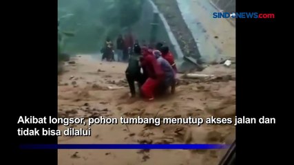 Download Video: Hujan Lebat Sebabkan Banjir dan Longsor, Akses Jalan di Loji Putus