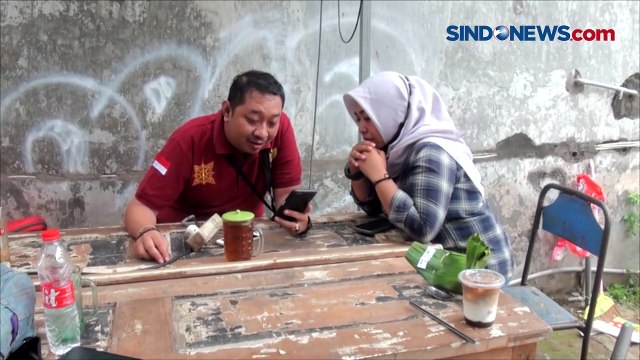 Detik-detik Keranda Jenazah Lewati Tenda Acara Pernikahan di Mojokerto