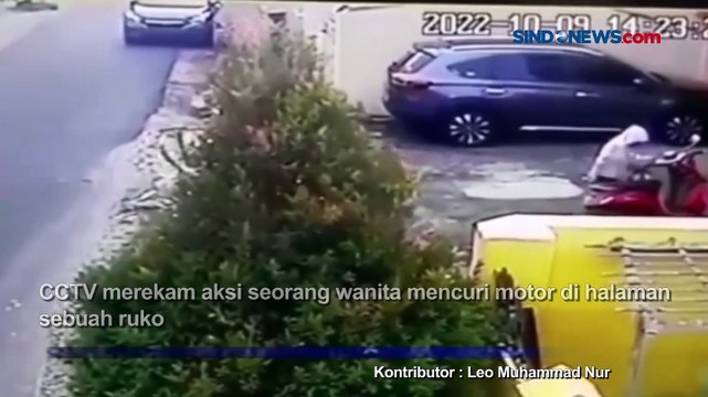 Aksi Wanita Curi Motor Terekam CCTV di Makassar