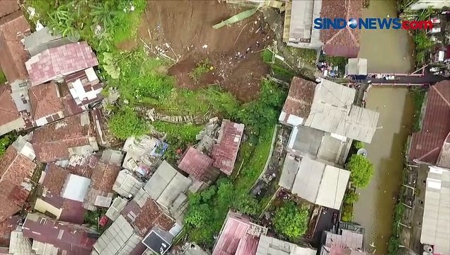 8 Warga Tertimbun saat Tebing 15 Meter Longsor di Bogor