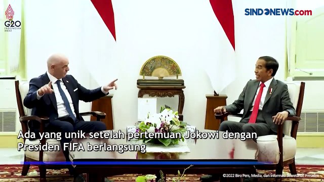 Usai Bertemu Presiden FIFA, Jokowi Foto Sambil Jongkok dengan Wartawan